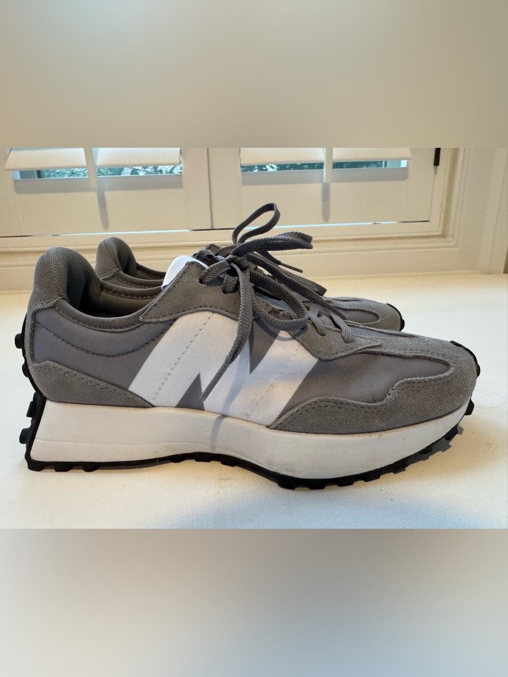 New Balance 327 Women’s Sneakers Gray White Size 7.5